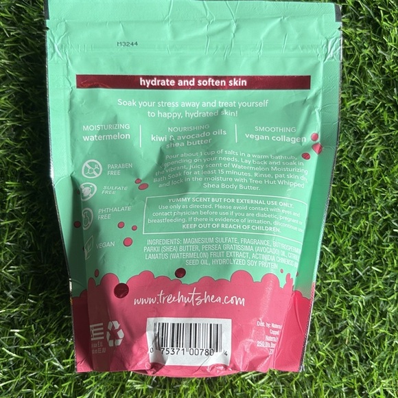 TREE HUT Watermelon Moisturizing Bath Soak - Picture 4 of 5